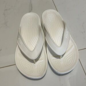 White Croc Baya Flip Thong Sandals - Women’s Size 8, Great Condition Crocs